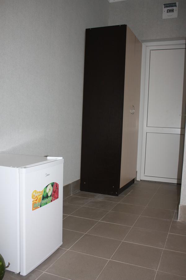פיזונדה Viktoria Hotel מראה חיצוני תמונה