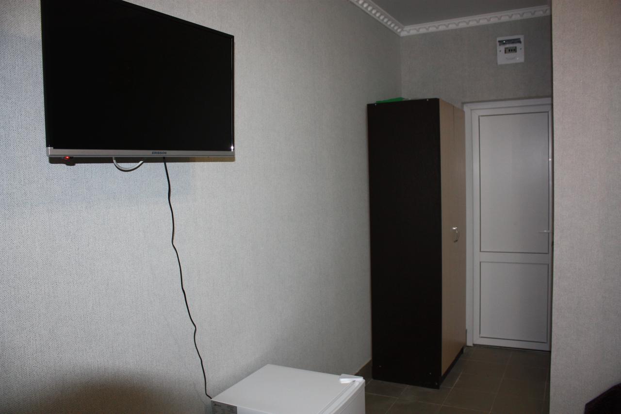 פיזונדה Viktoria Hotel מראה חיצוני תמונה
