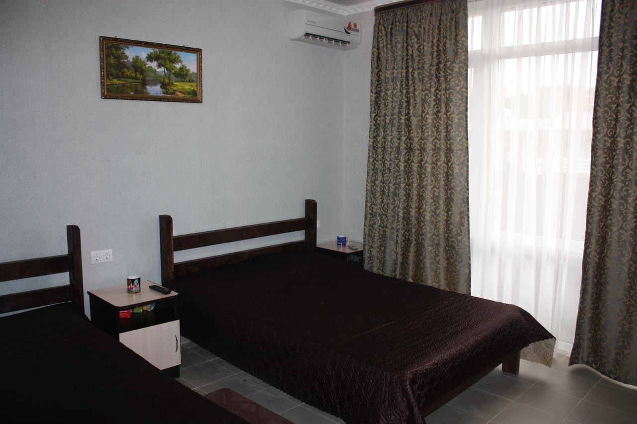 פיזונדה Viktoria Hotel מראה חיצוני תמונה