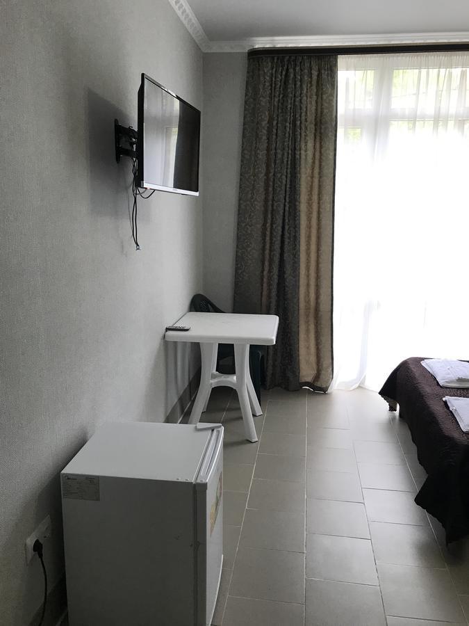 פיזונדה Viktoria Hotel מראה חיצוני תמונה