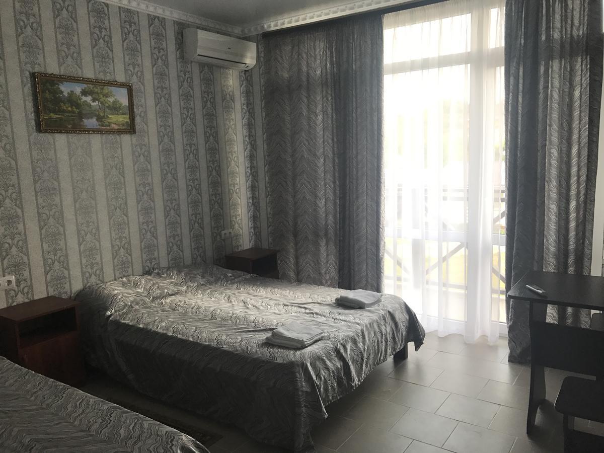 פיזונדה Viktoria Hotel מראה חיצוני תמונה