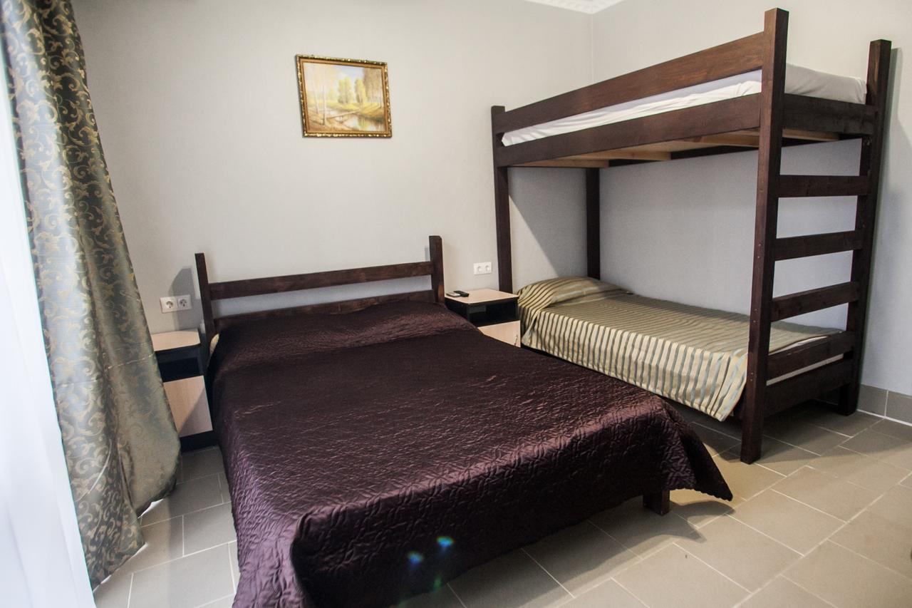 פיזונדה Viktoria Hotel מראה חיצוני תמונה